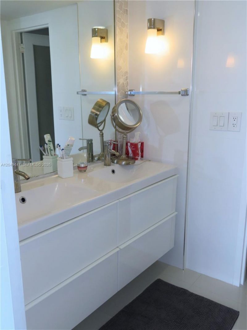 5701 Collins Ave , Unit 1703, Miami Beach, FL 33140 Photo