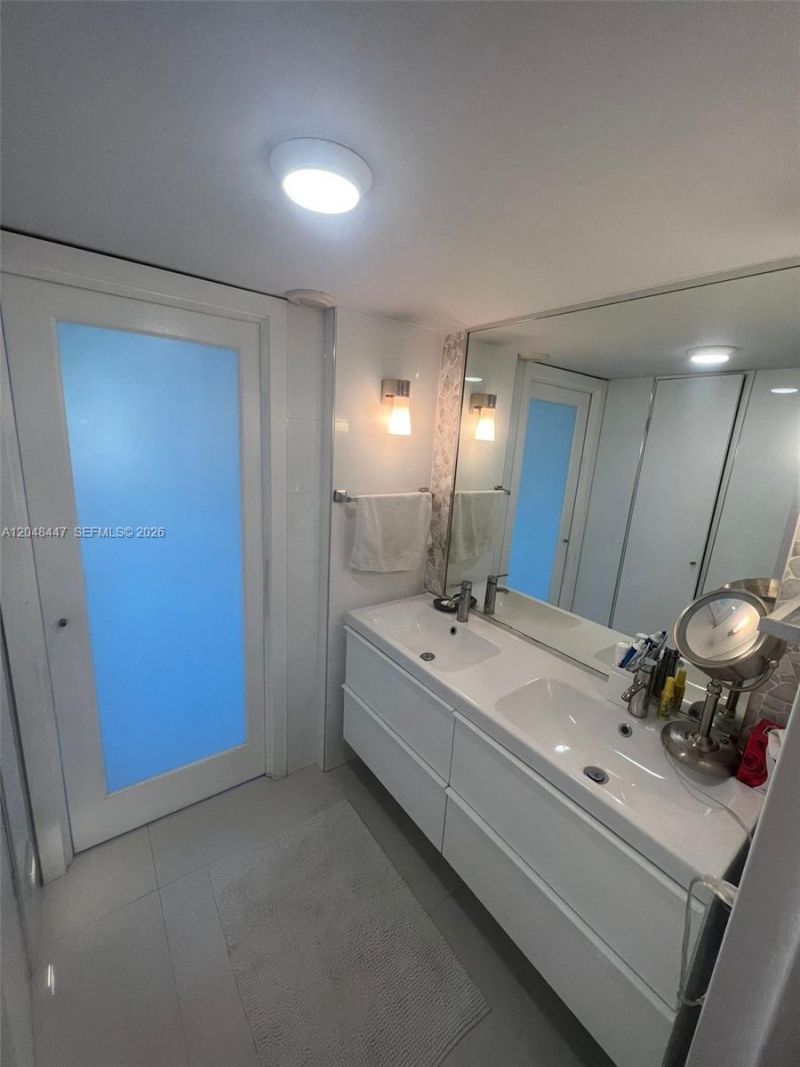 5701 Collins Ave , Unit 1703, Miami Beach, FL 33140 Photo