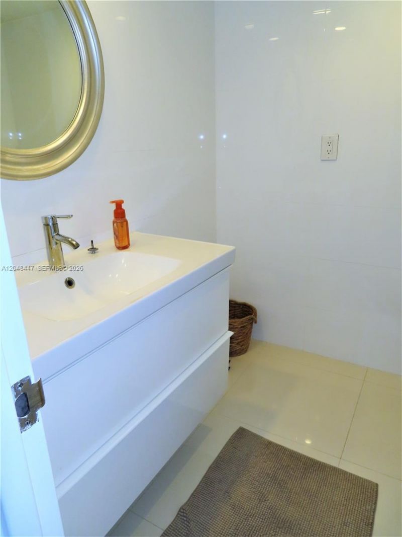 5701 Collins Ave , Unit 1703, Miami Beach, FL 33140 Photo