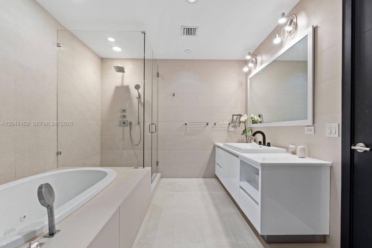 1425 Brickell Ave , Unit 42E, Miami, FL 33131 Photo