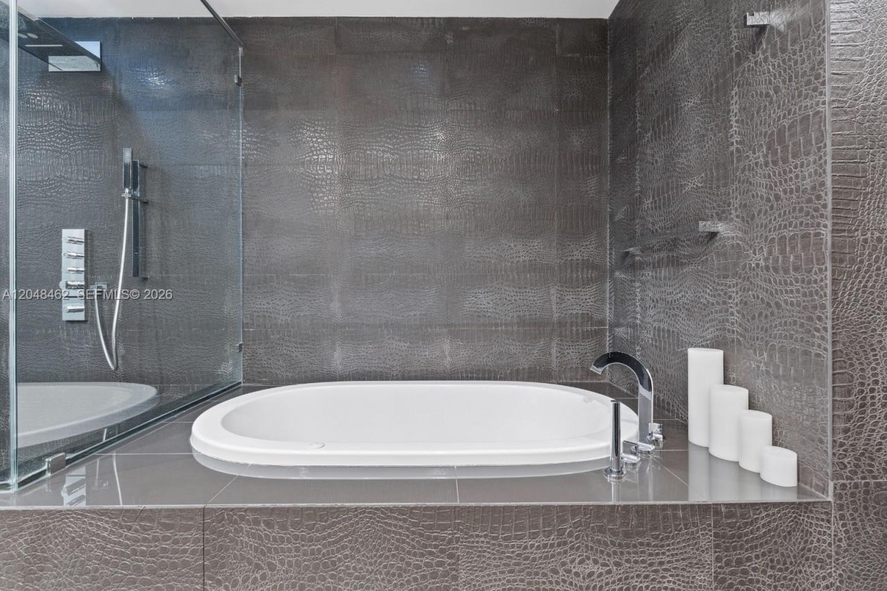 1425 Brickell Ave , Unit 42E, Miami, FL 33131 Photo