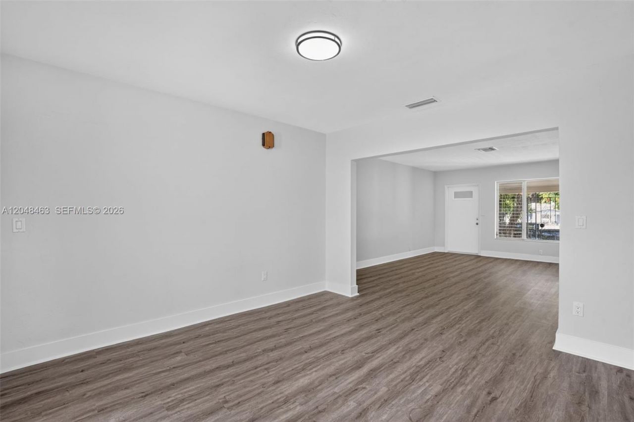 2323 NW 1st St , Miami, FL 33125 Photo