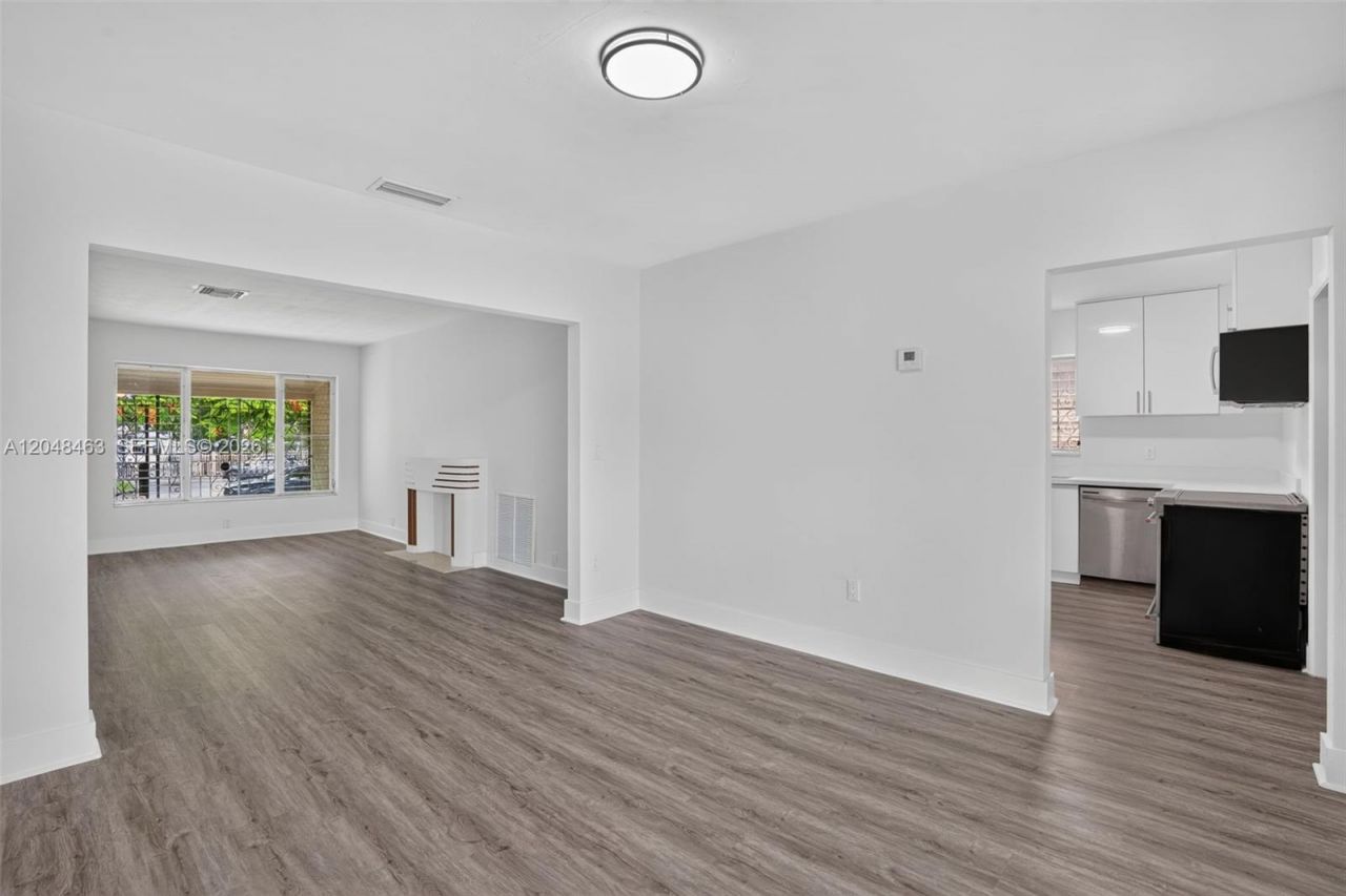 2323 NW 1st St , Miami, FL 33125 Photo