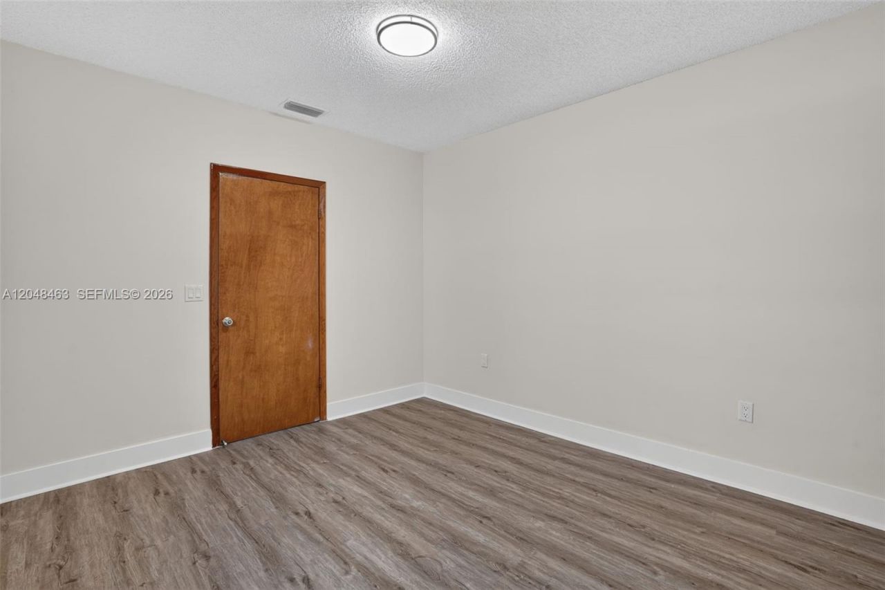 2323 NW 1st St , Miami, FL 33125 Photo