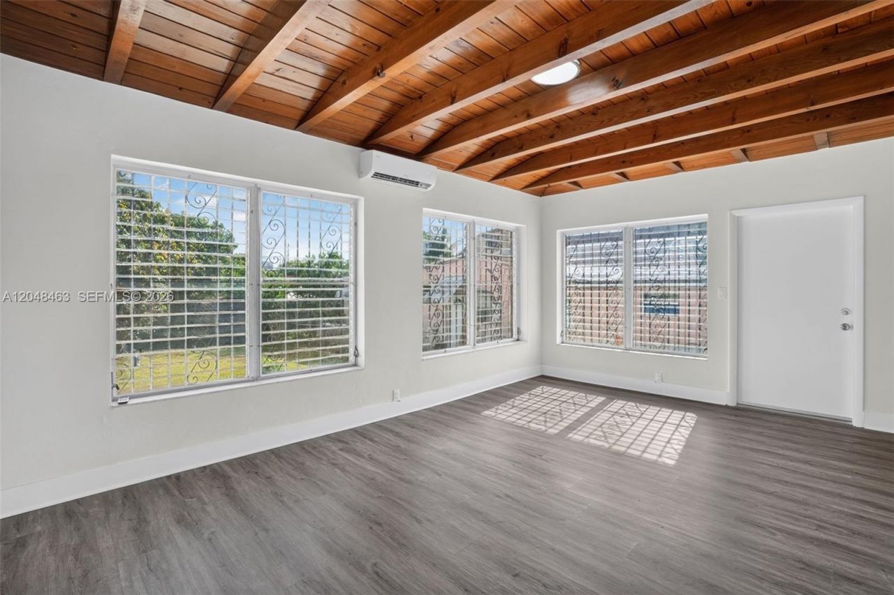 2323 NW 1st St , Miami, FL 33125 Photo