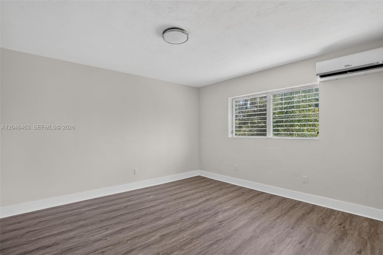 2323 NW 1st St , Miami, FL 33125 Photo