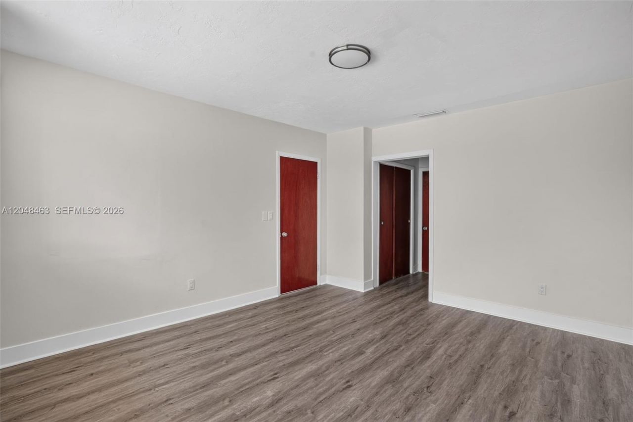 2323 NW 1st St , Miami, FL 33125 Photo