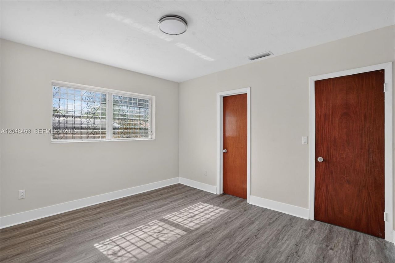 2323 NW 1st St , Miami, FL 33125 Photo
