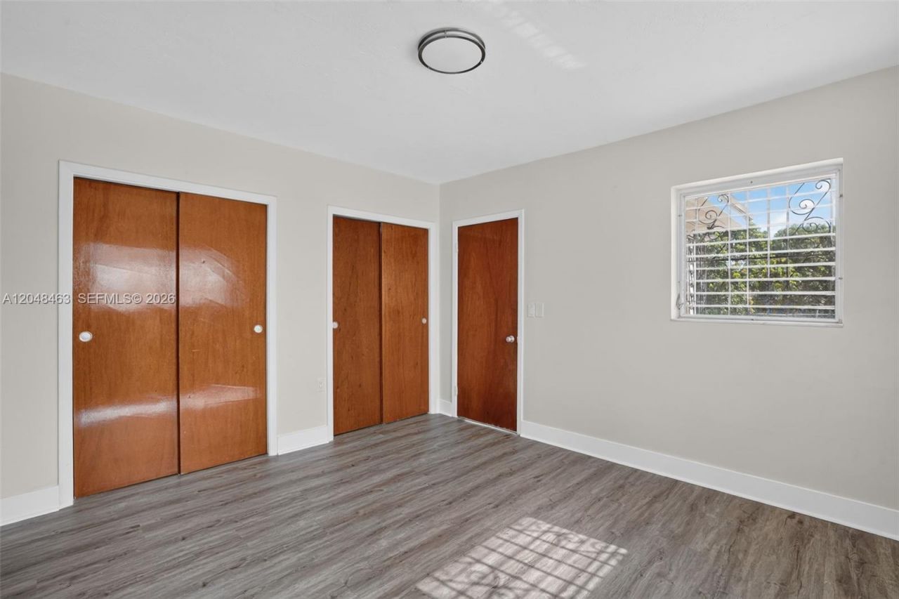 2323 NW 1st St , Miami, FL 33125 Photo