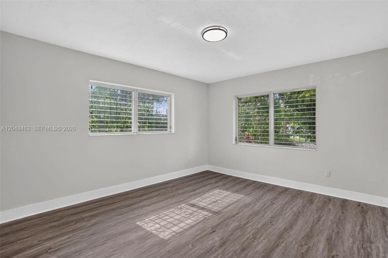2323 NW 1st St , Miami, FL 33125 Photo