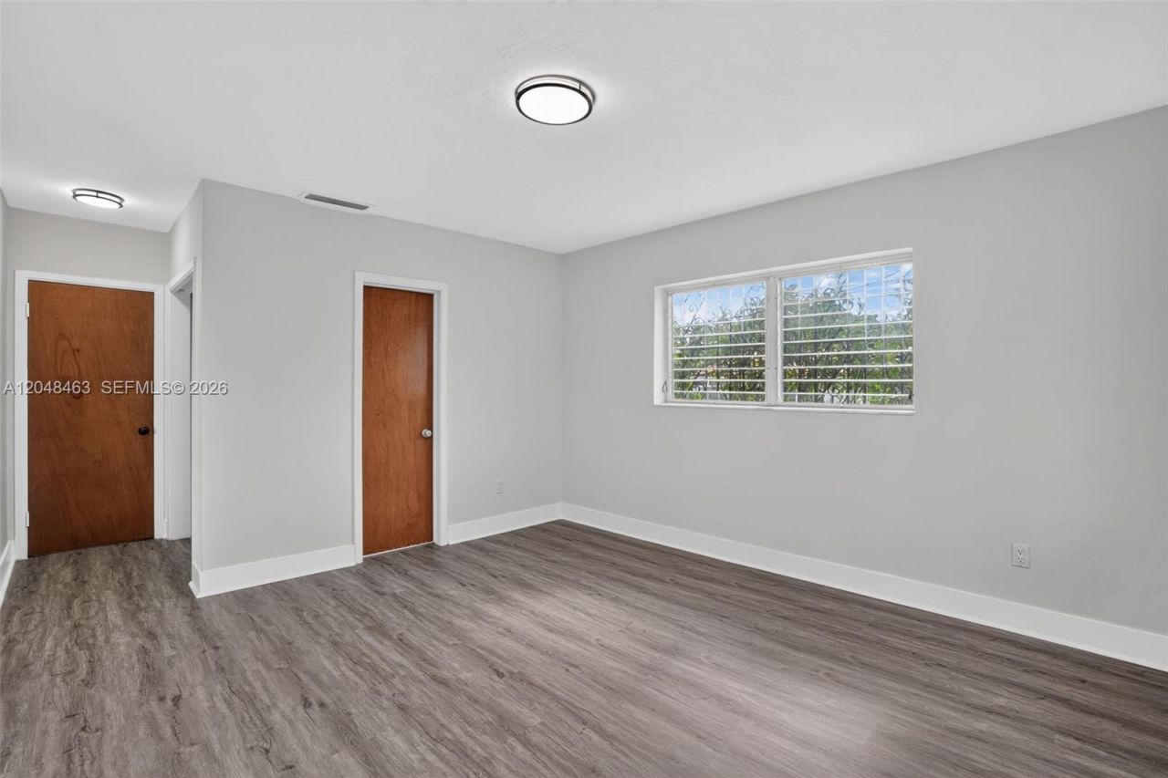 2323 NW 1st St , Miami, FL 33125 Photo