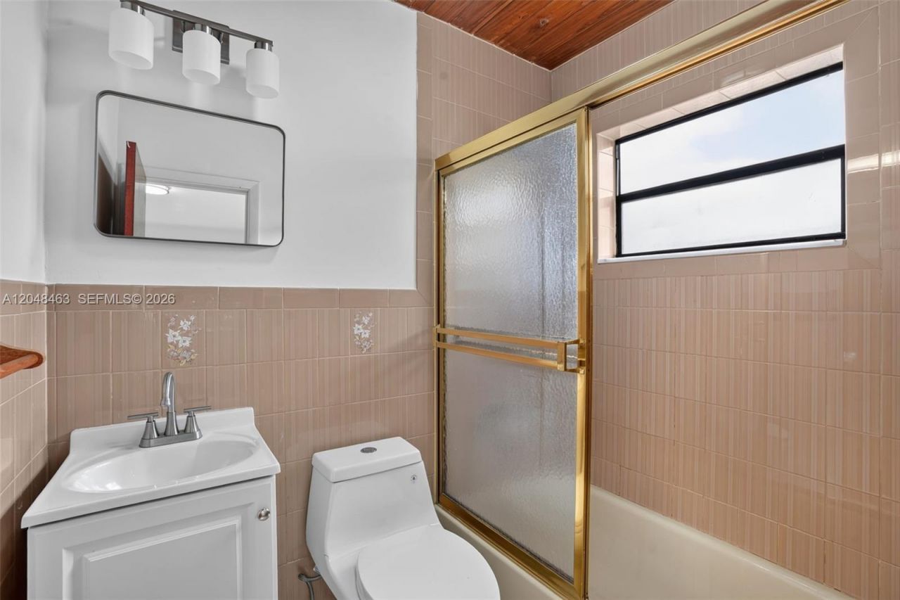 2323 NW 1st St , Miami, FL 33125 Photo