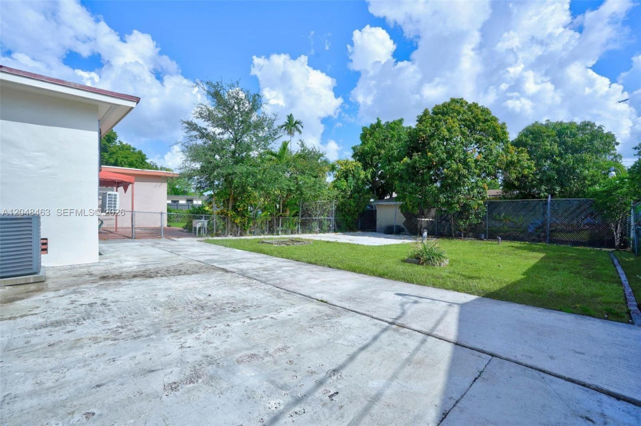 2323 NW 1st St , Miami, FL 33125 Photo