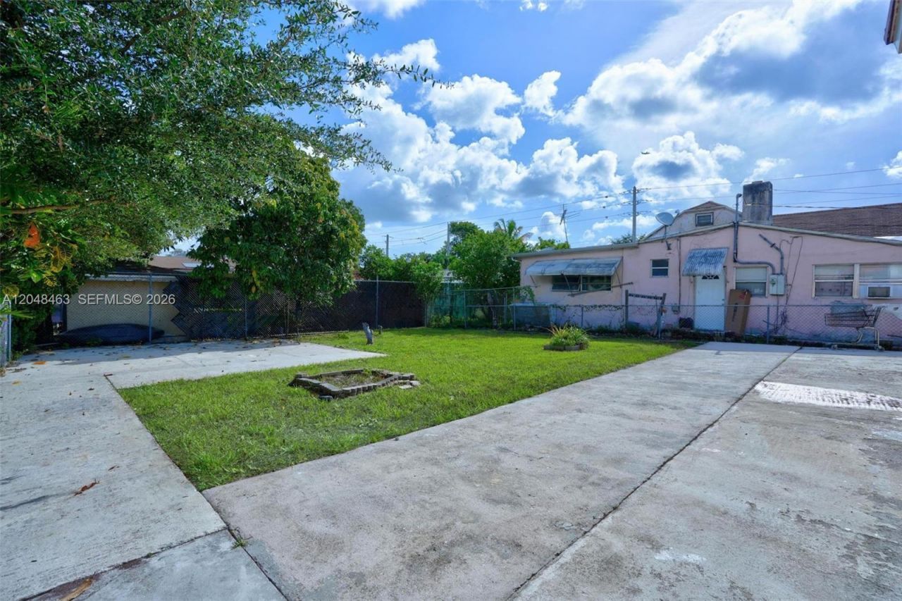 2323 NW 1st St , Miami, FL 33125 Photo