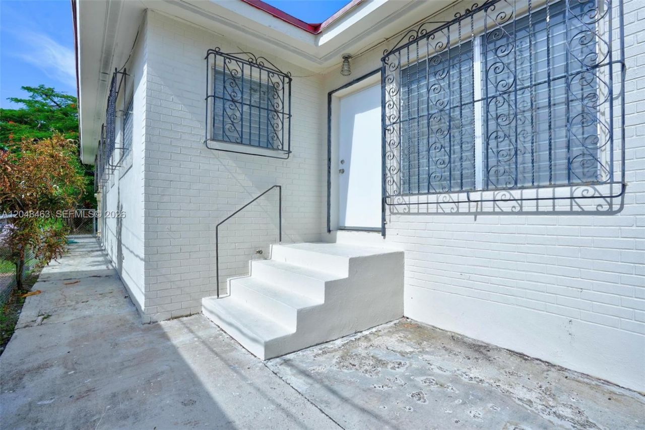 2323 NW 1st St , Miami, FL 33125 Photo