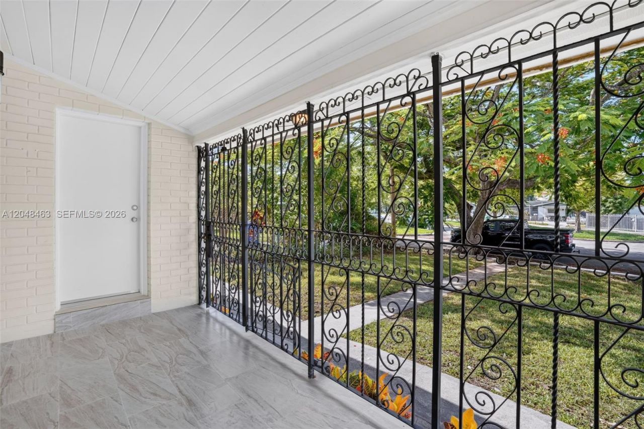 2323 NW 1st St , Miami, FL 33125 Photo