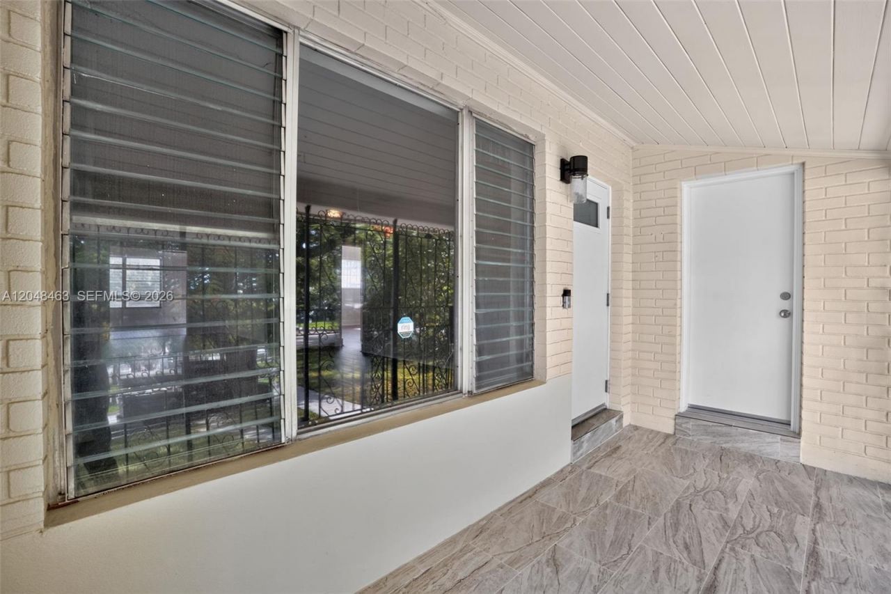 2323 NW 1st St , Miami, FL 33125 Photo