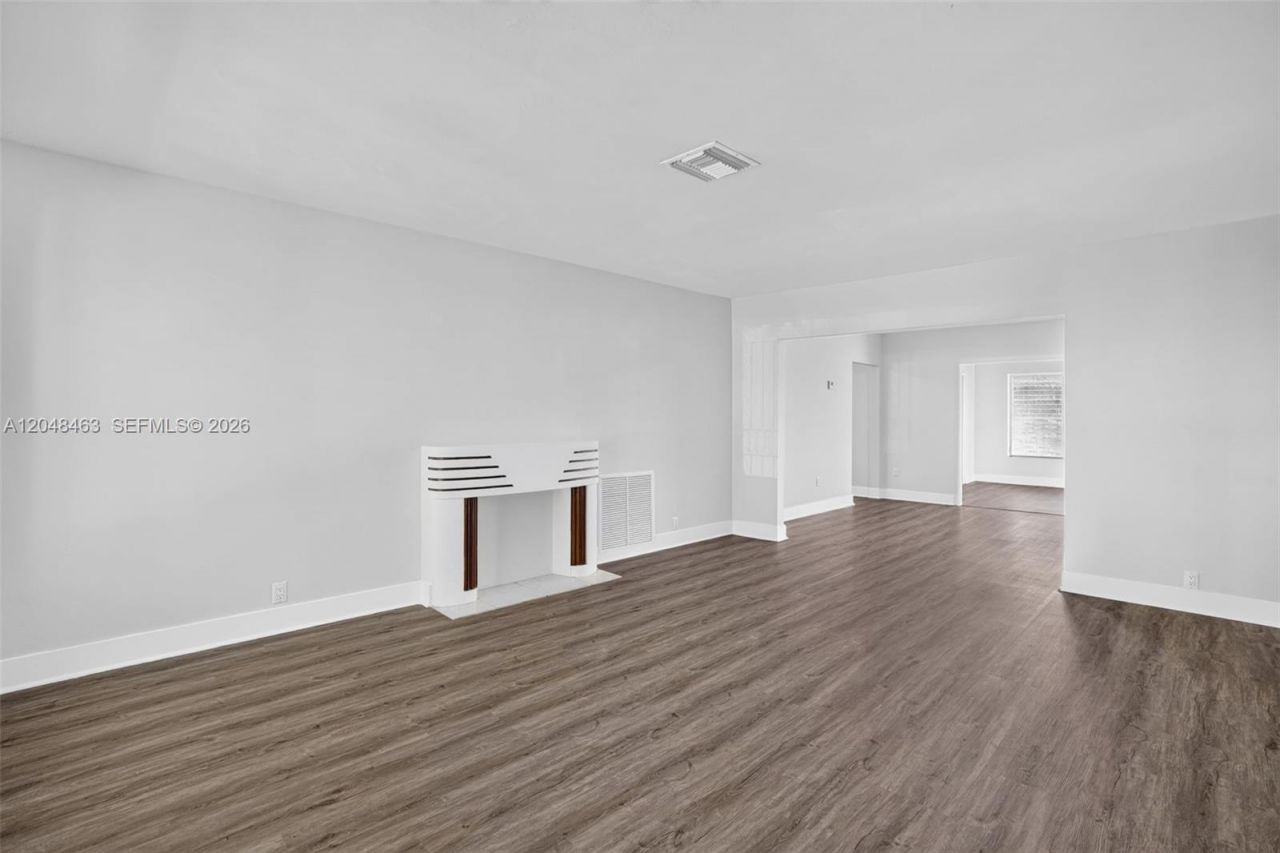 2323 NW 1st St , Miami, FL 33125 Photo