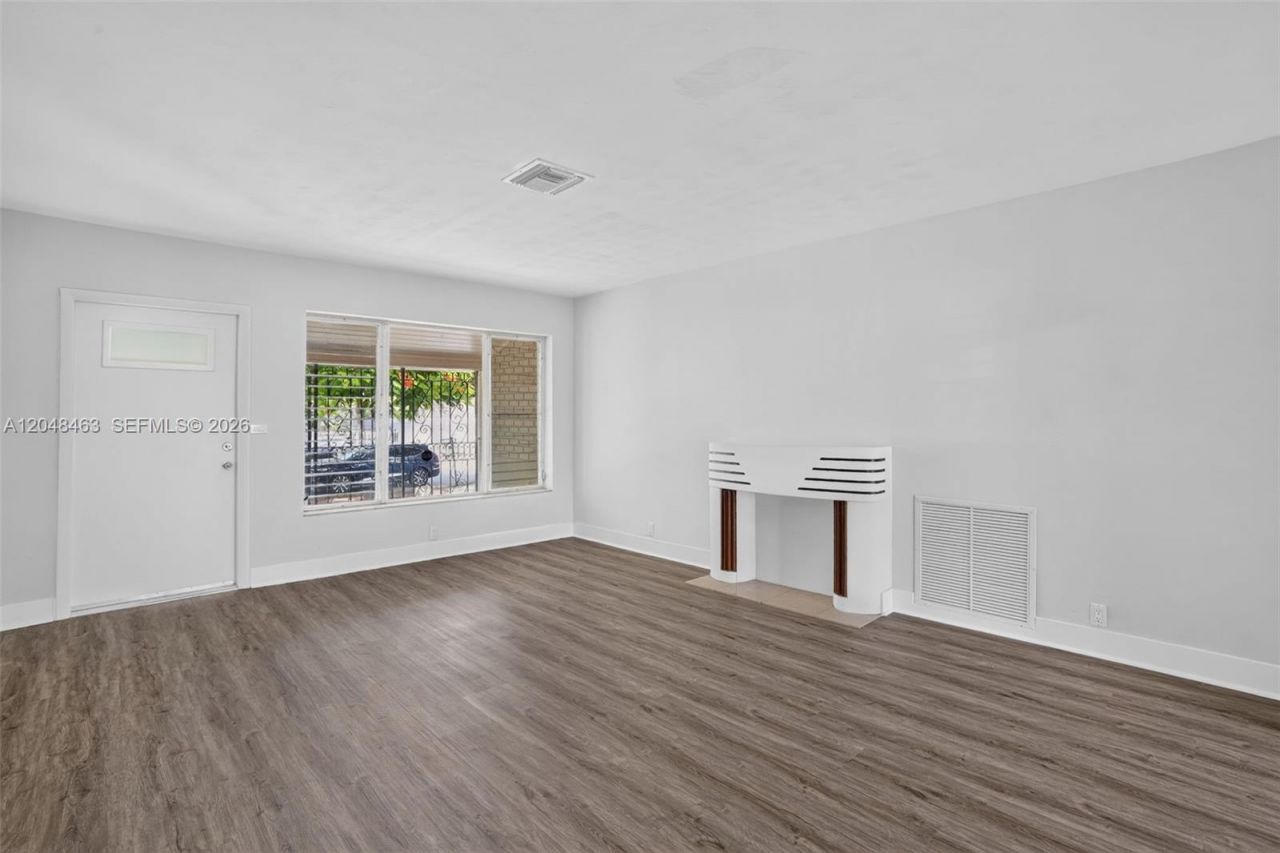 2323 NW 1st St , Miami, FL 33125 Photo