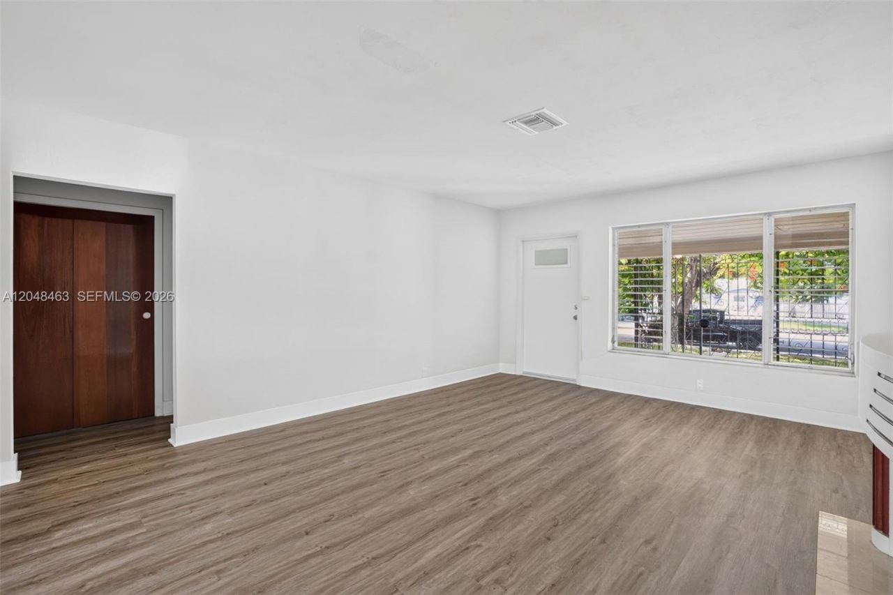 2323 NW 1st St , Miami, FL 33125 Photo