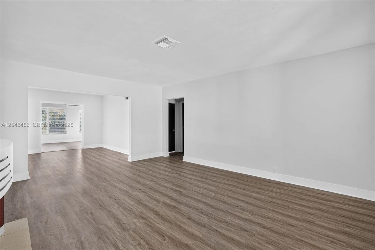 2323 NW 1st St , Miami, FL 33125 Photo