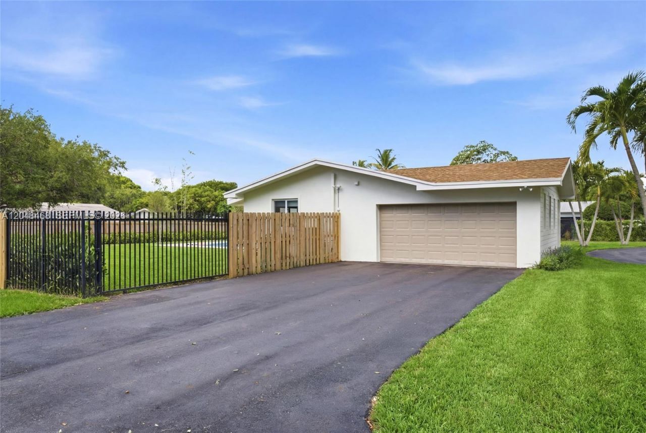7600 SW 168th St , Palmetto Bay, FL 33157 Photo