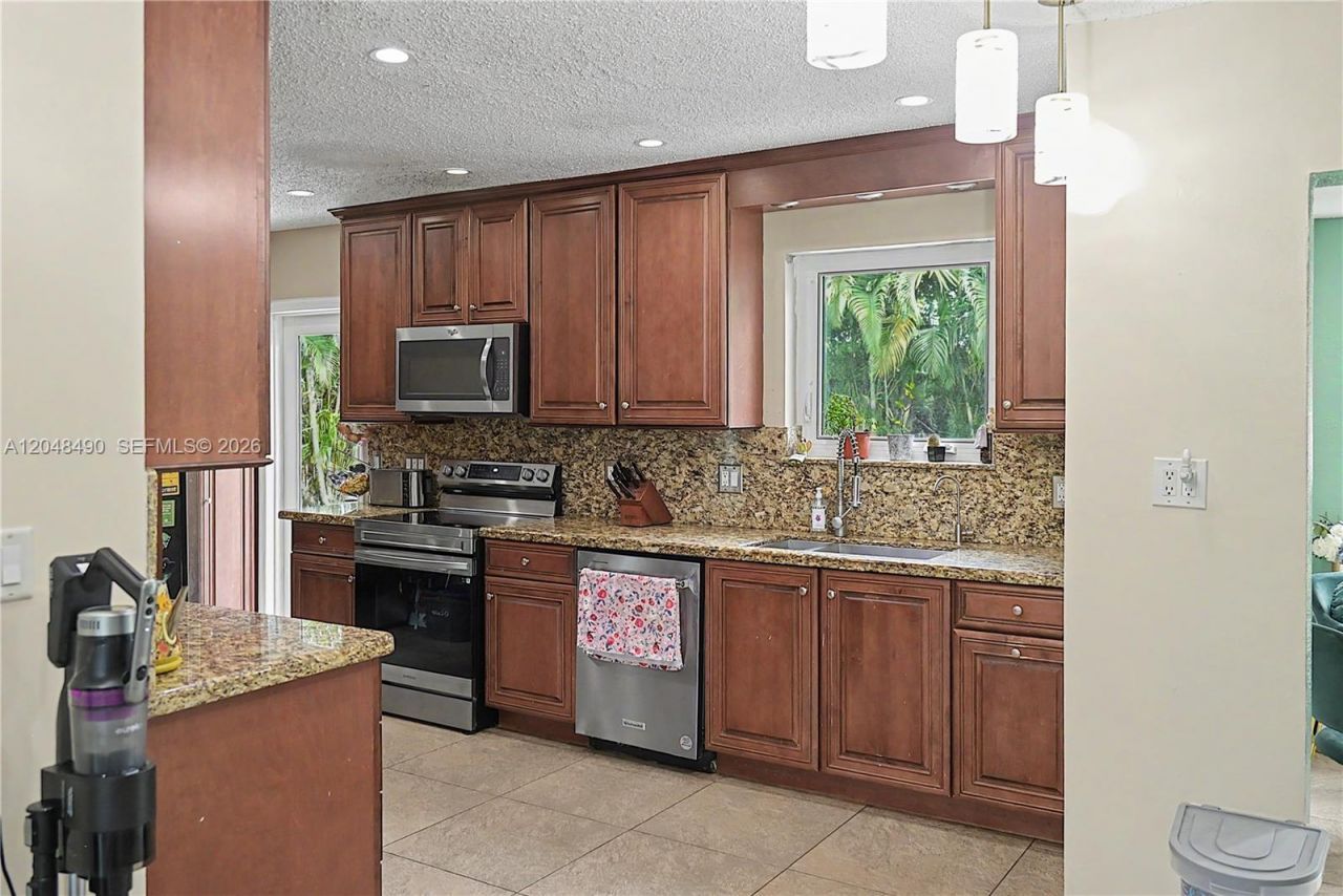 301 SW 65th Ave, Pembroke Pines, FL 33023 Photo