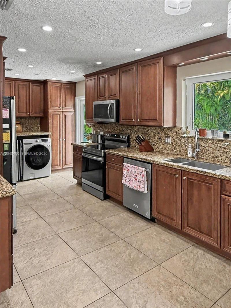 301 SW 65th Ave, Pembroke Pines, FL 33023 Photo