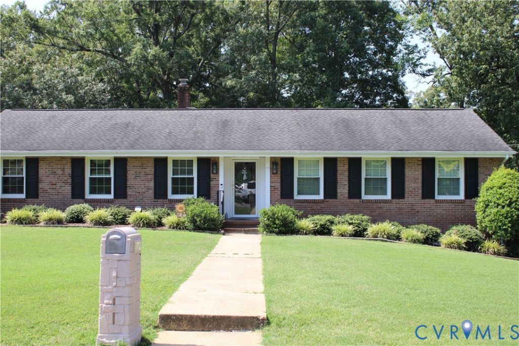 1117 Oakwood Drive, Colonial Heights, VA 23834 Main Photo