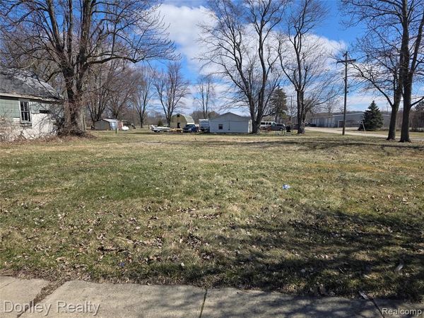 9620 Main , Clifford Vlg, MI 48727