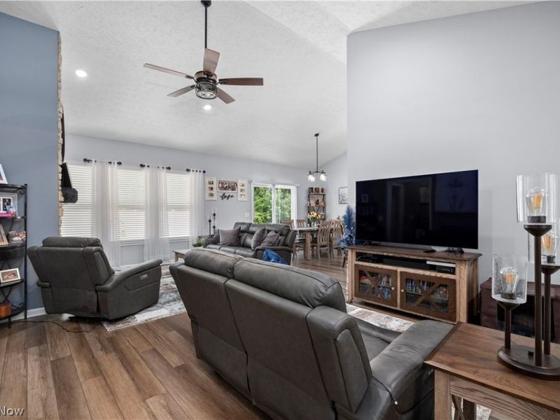 109 W Spring Drive , Elyria, OH 44035 Photo 5
