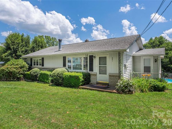 881 Mulberry Street , Clyde, NC 28721
