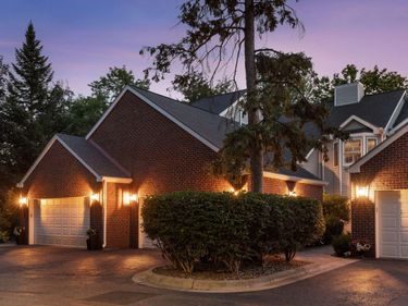 4610 France Avenue S, Edina, MN 55410