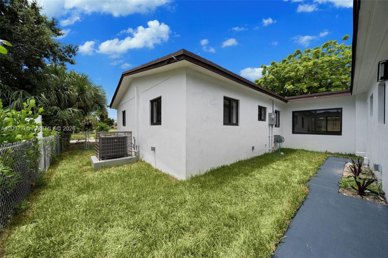 2983 NW 1st St , Pompano Beach, FL 33069 Photo