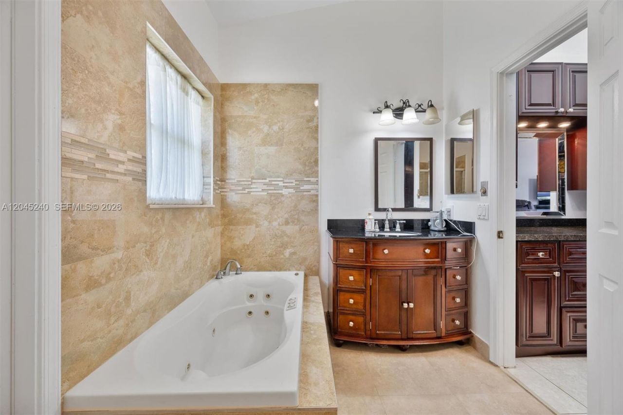 4870 Hawkes Bluff Ave , Davie, FL 33331 Photo