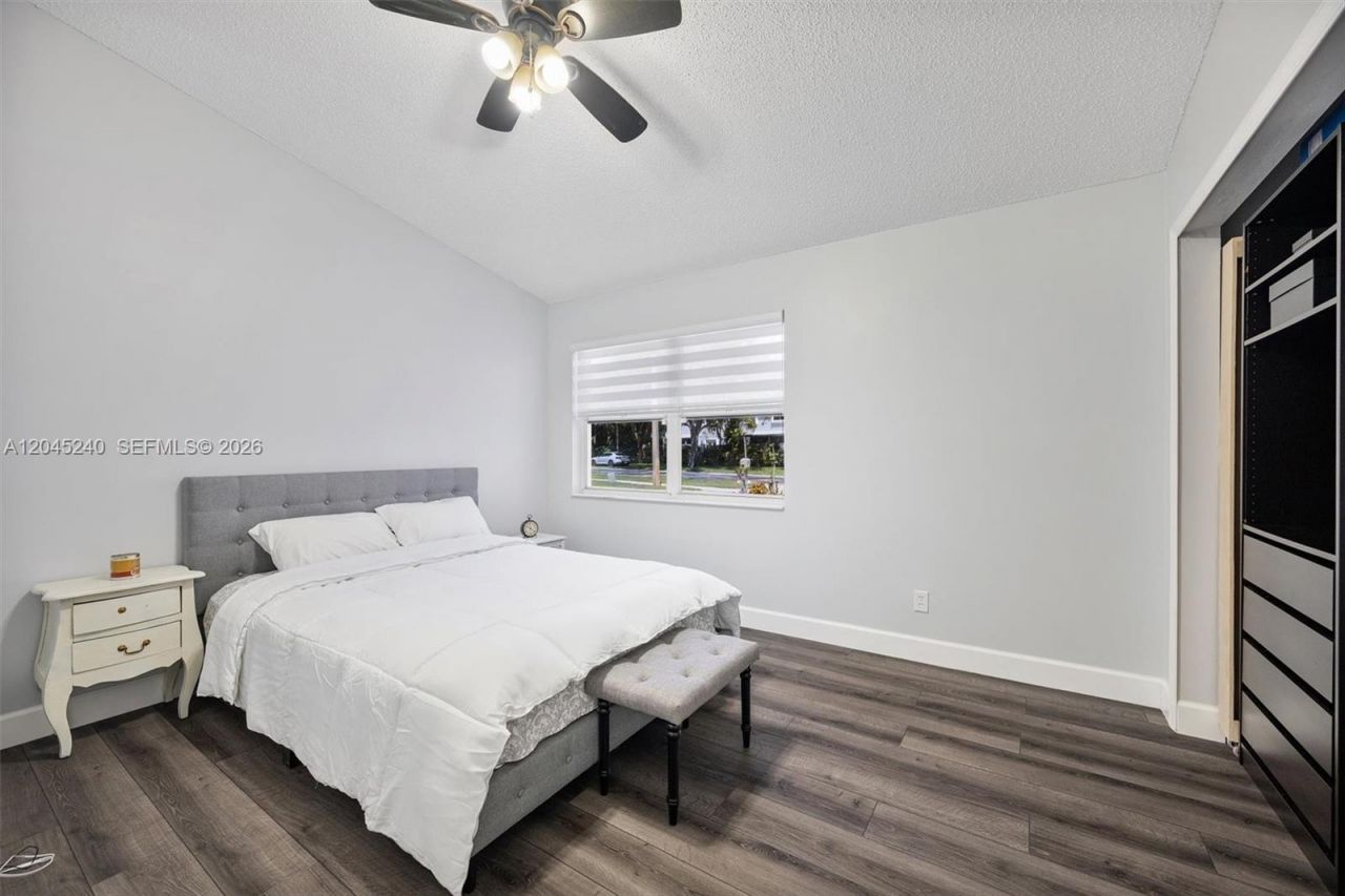 4870 Hawkes Bluff Ave , Davie, FL 33331 Photo