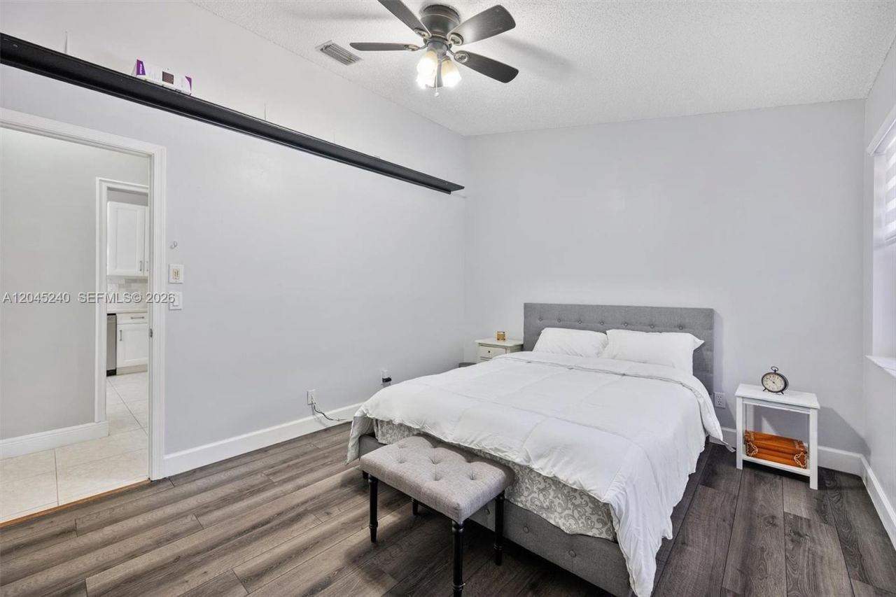 4870 Hawkes Bluff Ave , Davie, FL 33331 Photo