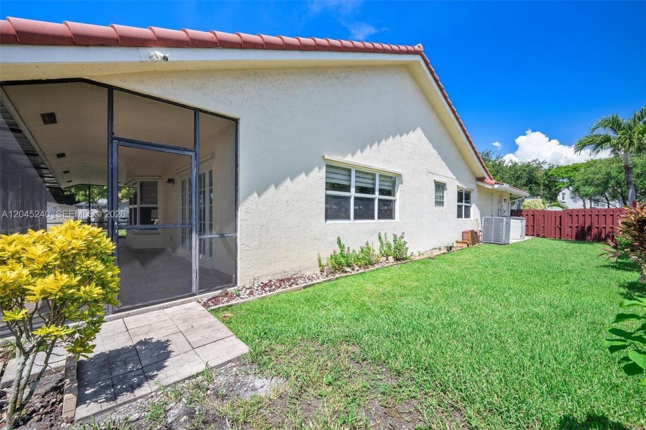 4870 Hawkes Bluff Ave , Davie, FL 33331 Photo
