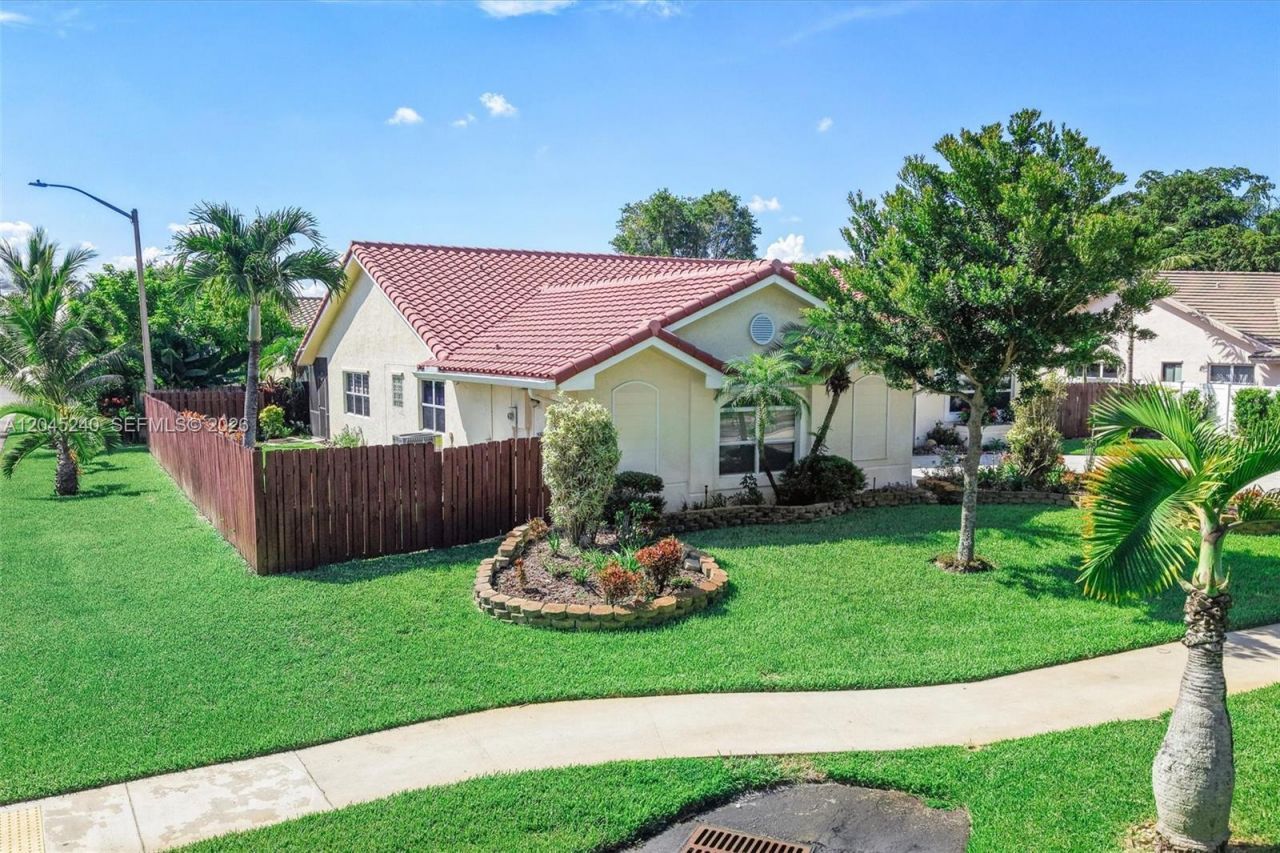 4870 Hawkes Bluff Ave , Davie, FL 33331 Photo