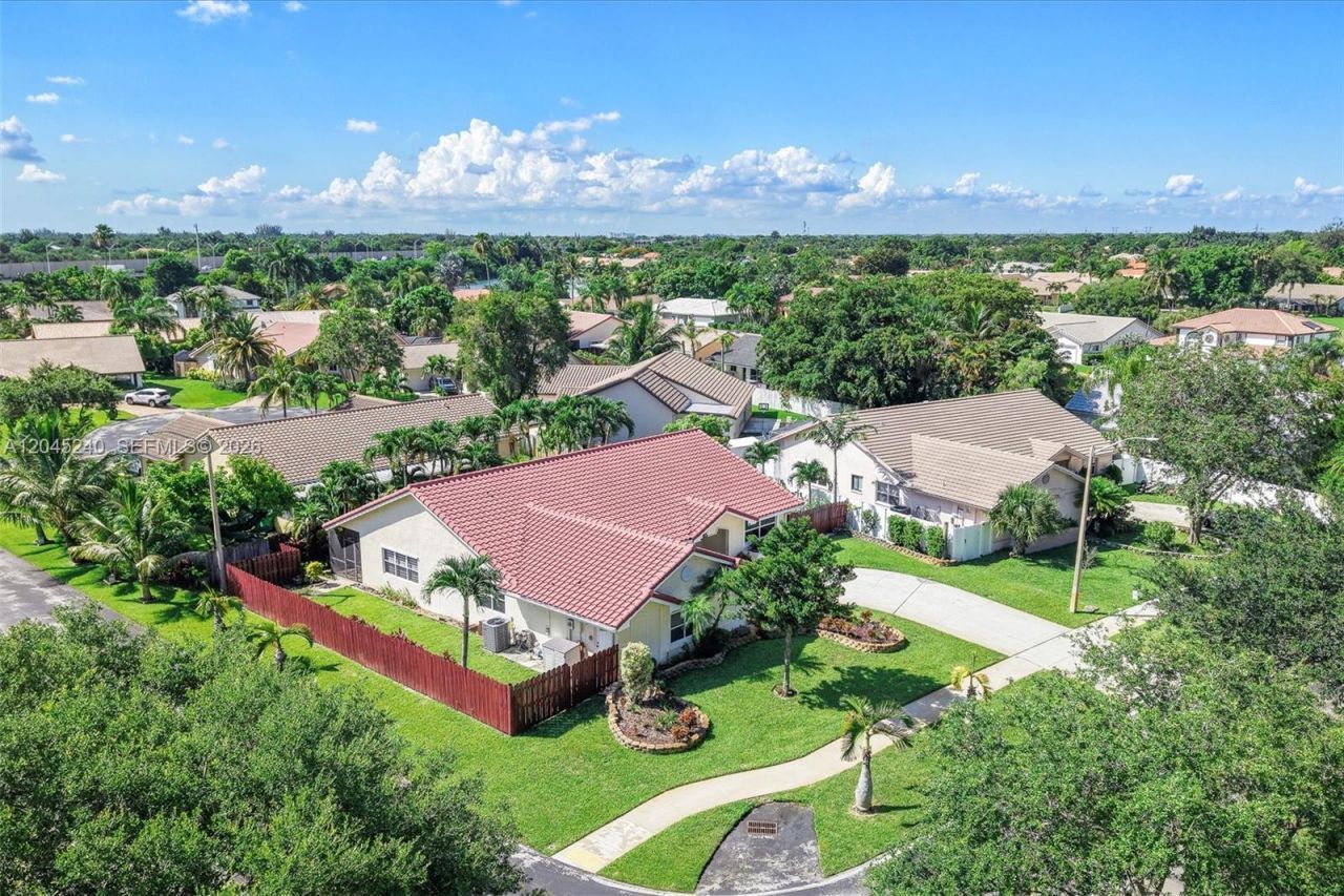 4870 Hawkes Bluff Ave , Davie, FL 33331 Photo