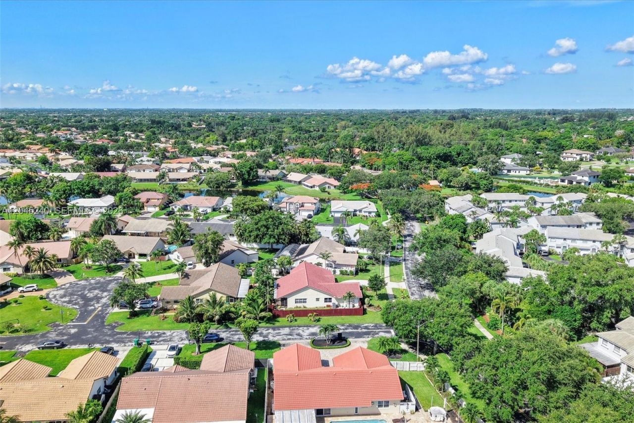 4870 Hawkes Bluff Ave , Davie, FL 33331 Photo