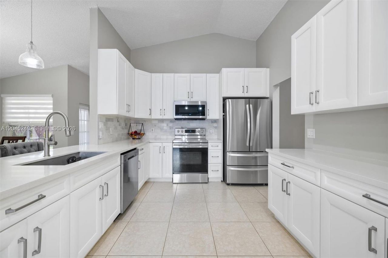 4870 Hawkes Bluff Ave , Davie, FL 33331 Photo