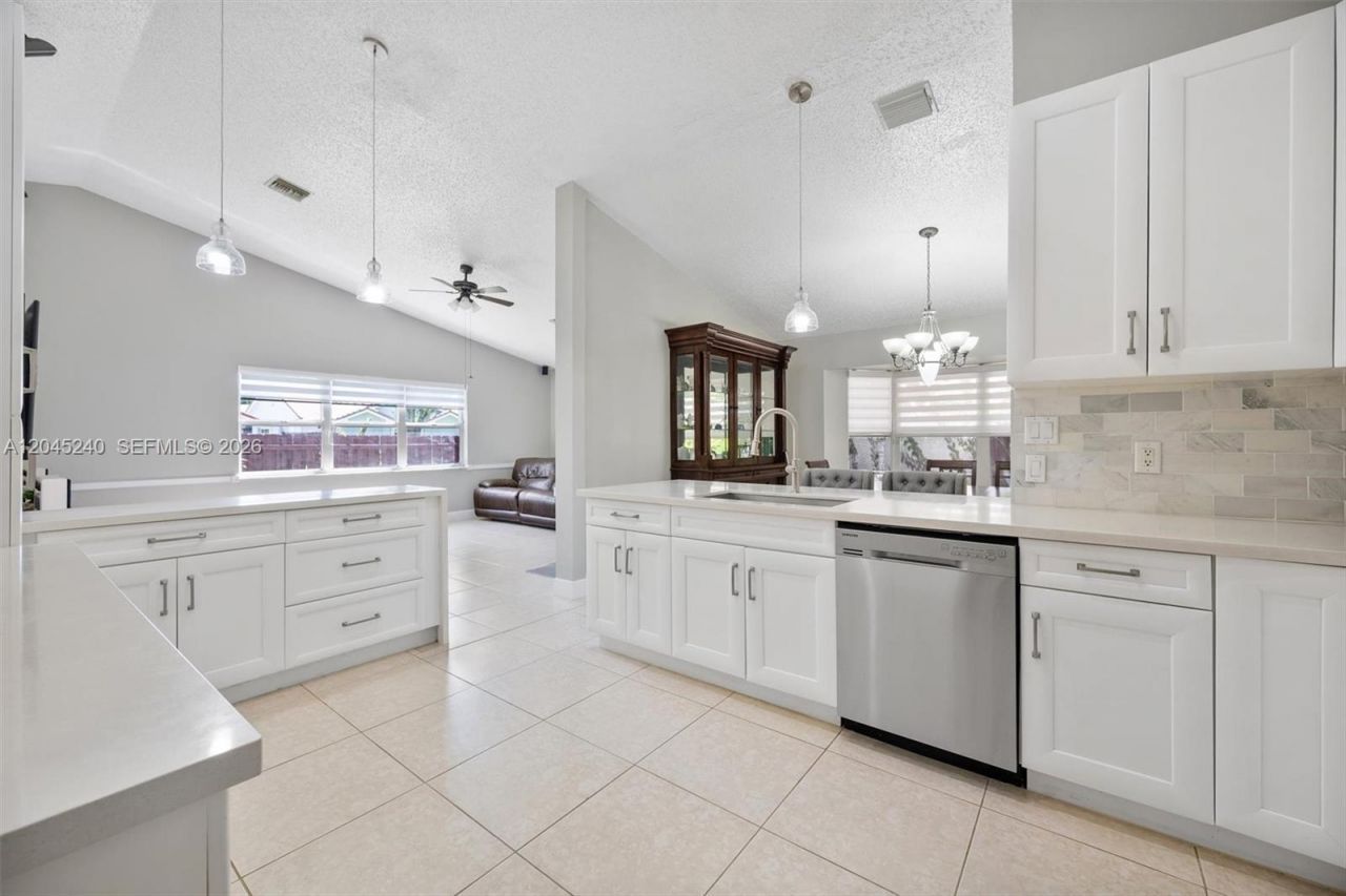 4870 Hawkes Bluff Ave , Davie, FL 33331 Photo