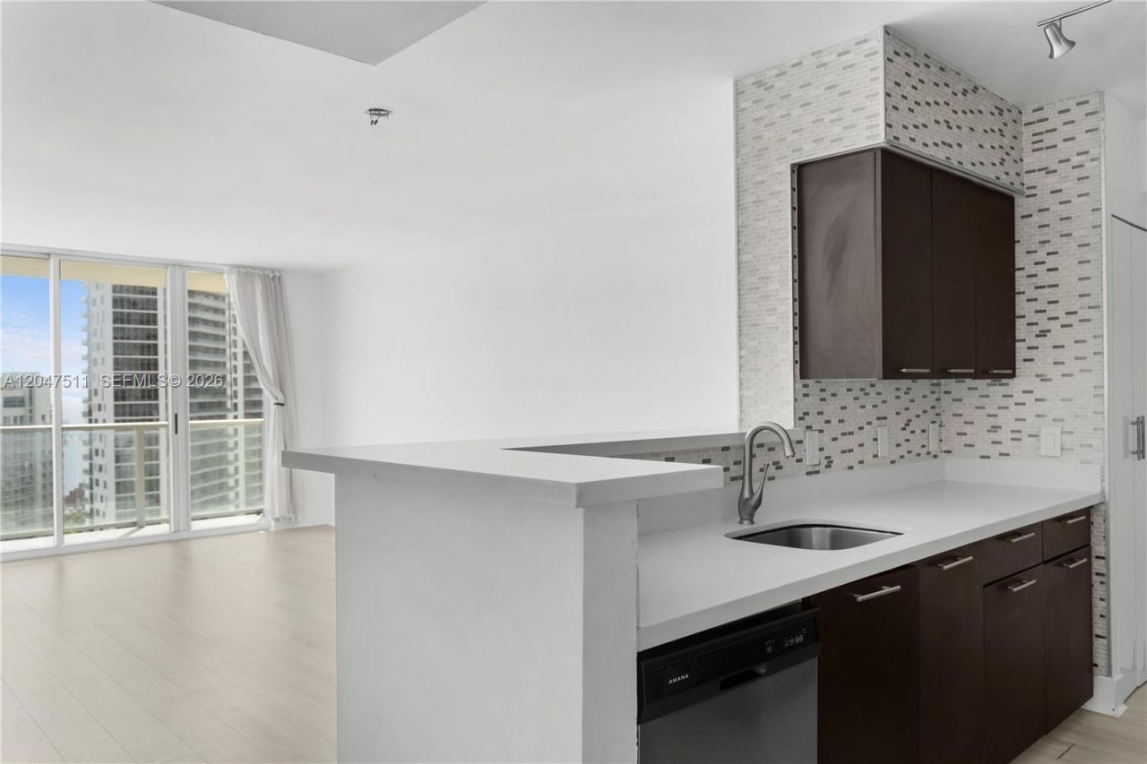 1155 Brickell Bay Dr, Unit 3105, Miami, FL 33131 Photo