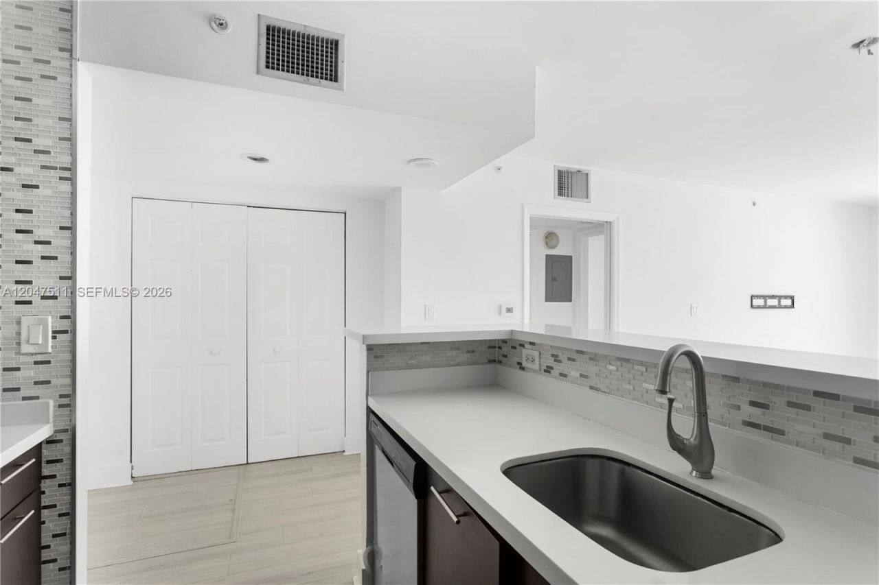 1155 Brickell Bay Dr, Unit 3105, Miami, FL 33131 Photo