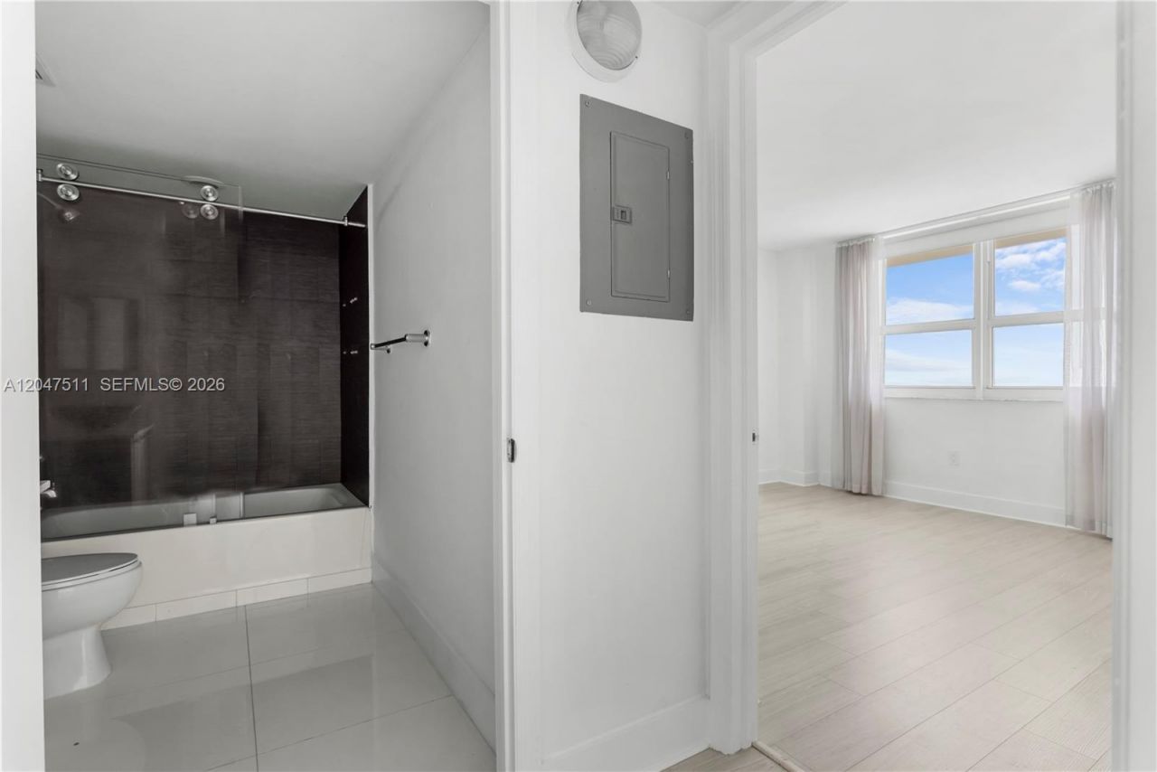 1155 Brickell Bay Dr, Unit 3105, Miami, FL 33131 Photo