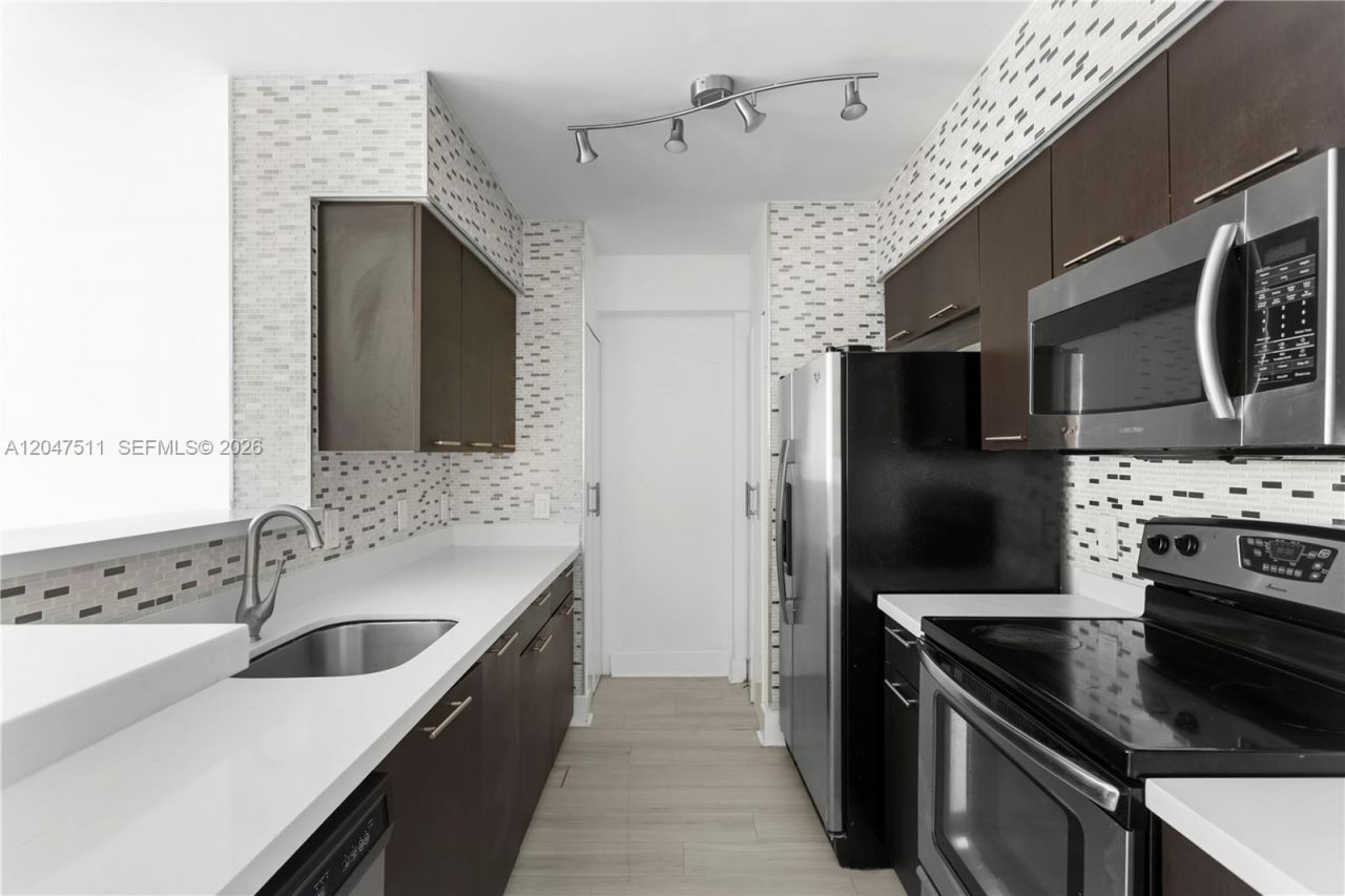 1155 Brickell Bay Dr, Unit 3105, Miami, FL 33131 Photo