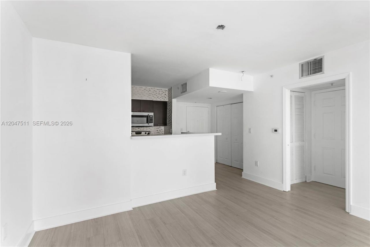 1155 Brickell Bay Dr, Unit 3105, Miami, FL 33131 Photo