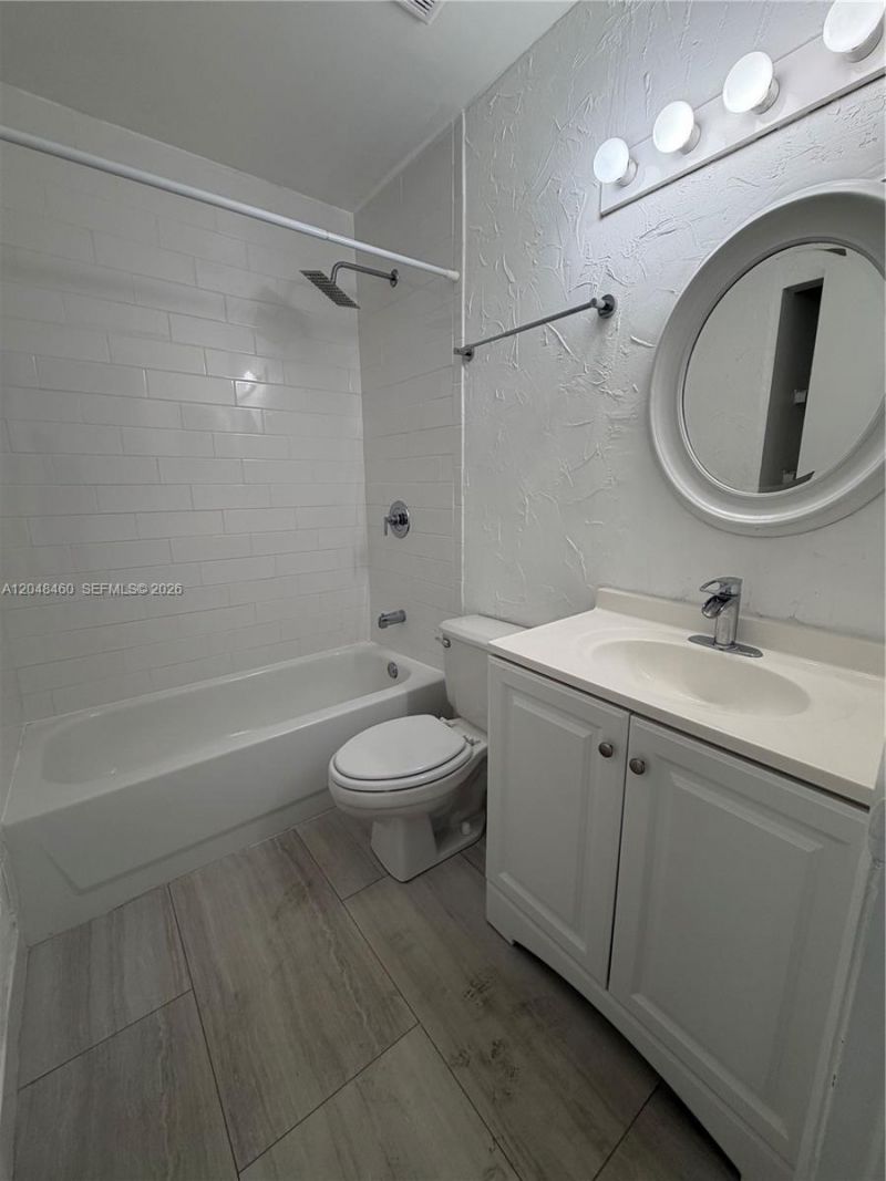 1175 NW 123rd Pl , Unit 210, Miami, FL 33182 Photo