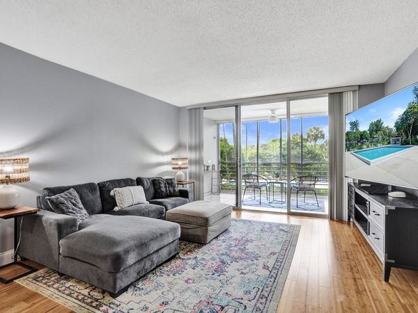 4200 Oaks Terrace, Unit 203, Pompano Beach, FL 33069